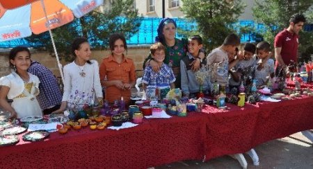 Midyat’ta köy okulunda okuyan öğrencilerinden örnek davranış