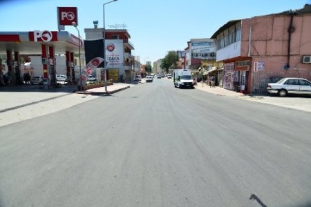 Mücahitler Caddesi asfaltlandı