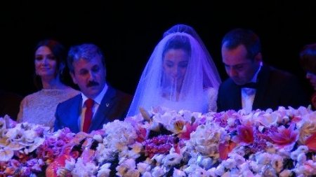 Muhsin Yazıcıoğlu’nun kızı, Bahçeli ve Kurtulmuş’un şahitliğinde evlendi