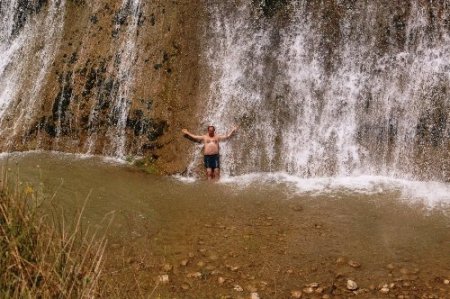 Muradiye Şelalesi turistlerin akınına uğruyor