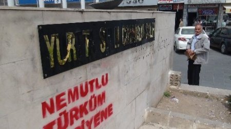 'Ne mutlu Türküm diyene' yazan şahıslar yakalandı