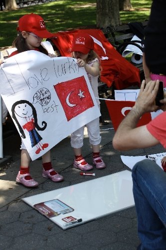 New York’taki Hukuk meydanından “Tayyip’i yedirmeyiz” gösterisi