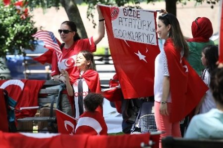 New York’taki Hukuk meydanından “Tayyip’i yedirmeyiz” gösterisi