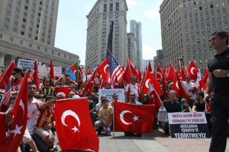 New York’taki Hukuk meydanından “Tayyip’i yedirmeyiz” gösterisi