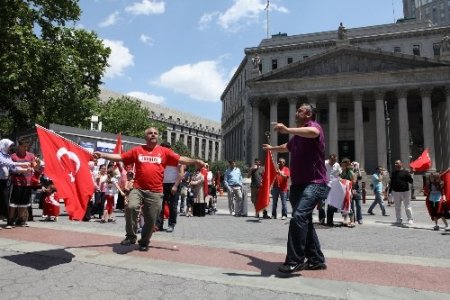 New York’taki Hukuk meydanından “Tayyip’i yedirmeyiz” gösterisi