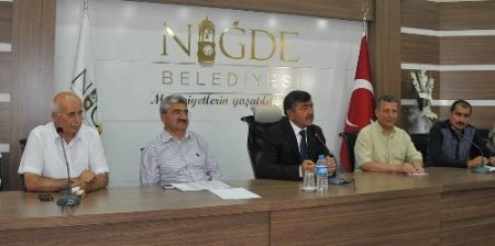 Niğde Belediye Başkanı Akdoğan, 5 kıtadan gelen öğrencileri ağırladı