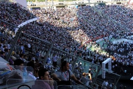 Olimpiyat Stadı doldu, gözler başlama saatinde