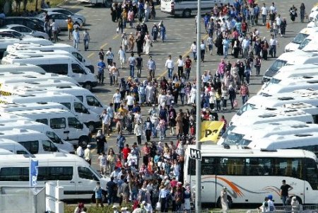 Olimpiyat Stadı doldu, gözler başlama saatinde