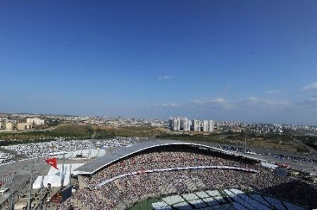 Olimpiyat Stadı doldu, gözler başlama saatinde