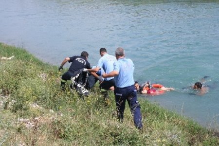 Otomobil kanala düştü, baba ve kızı boğuldu