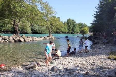 Oymapınar, doğal ortamda ailece piknik yapmak isteyenlerin akınına uğruyor