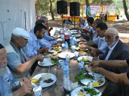 Piknikte kardeşlik mesajı