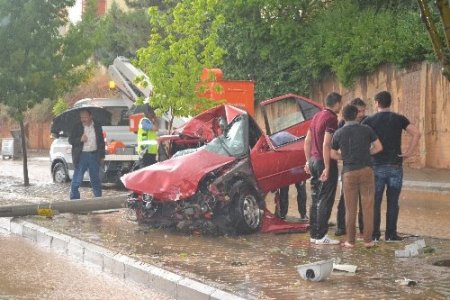 Sağanak yağış trafik kazalarına neden oldu