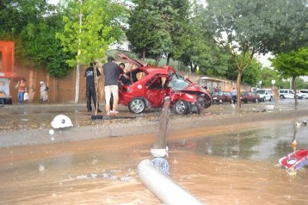 Sağanak yağış trafik kazalarına neden oldu