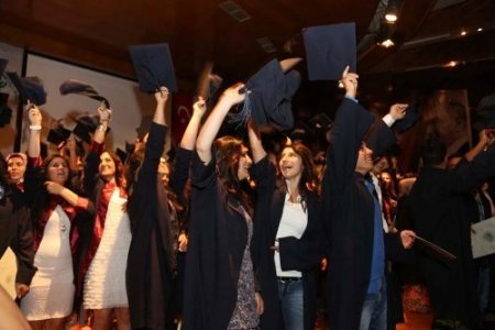 Sağlık neferleri diplomalarını aldı!