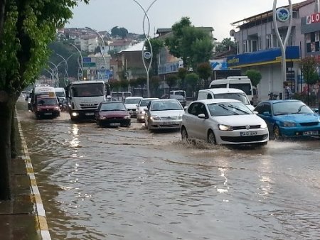 Sakarya'da dolu ve sağanak yağış