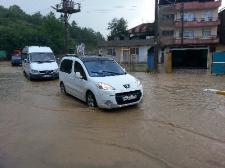 Sakarya'da dolu ve sağanak yağış