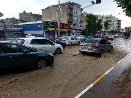 Sakarya'da dolu ve sağanak yağış