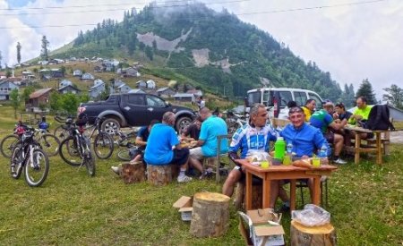 Sakaryalı bisiklet gönüllüleri Dikmen Yaylası’na çıktı