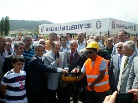 Salihli Özel Zuhal Ortaokulu binasının temeli törenle atıldı