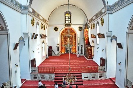 Şehir rehberi Kurt: Hüdavendigar Camii kiliseden çevrilmedi