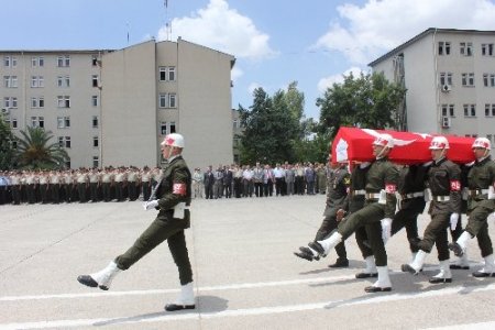 Şehit başçavuş jandarma kışlasından Kur’an okunarak uğurlandı