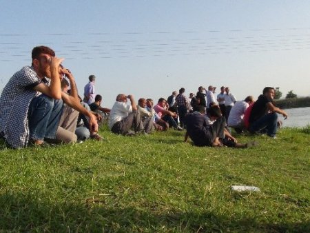 Serinlemek için girdiği Ceyhan Nehri'nde kayboldu