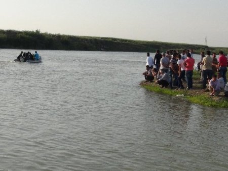 Serinlemek için girdiği Ceyhan Nehri'nde kayboldu