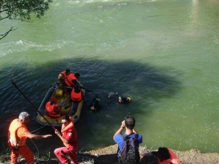 Serinlemek isteyen inşaat işçisi nehirde boğuldu