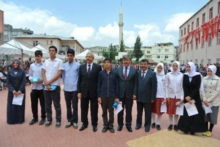 Şiirli semalı karne dağıtım töreni