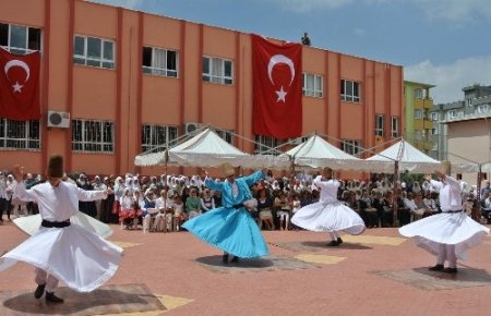 Şiirli semalı karne dağıtım töreni