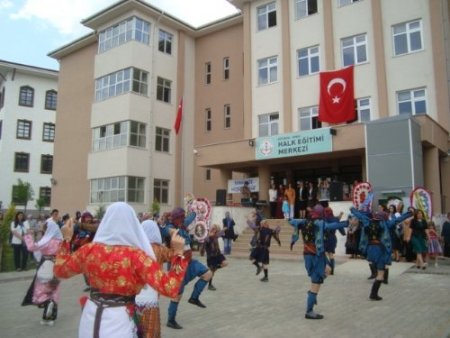 Simav Halk Eğitimi Merkezi'nden yıl sonu sergisi