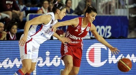 Sırbistan'ı 92-71 yenen A Milli Kadın Basketbol Takımı Avrupa üçüncüsü oldu