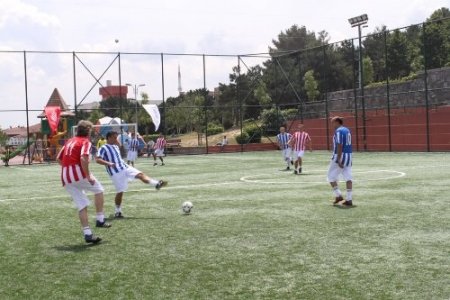 Spor A.Ş'nin geleneksel şöhretler futbol maçı Dudullu Spor Tesisleri’nde yapıldı