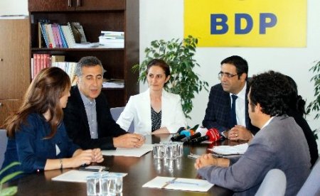 Taksim Dayanışma Platformu üyeleri, CHP, MHP ve BDP gruplarını ziyaret etti