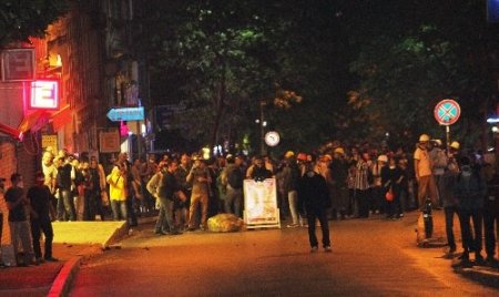 Taksim Gezi Parkı olayları geç saatlere kadar devam etti