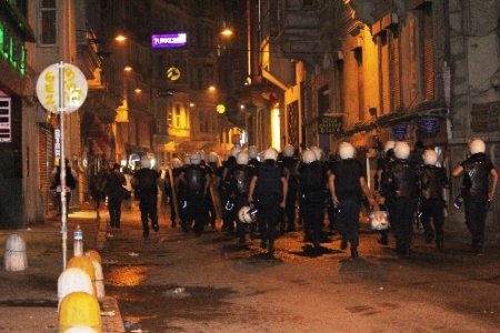 Taksim Gezi Parkı olayları geç saatlere kadar devam etti