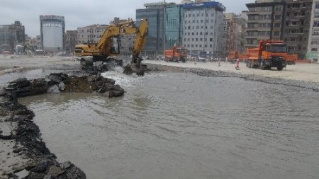 Taksim göle döndü, metro seferleri iptal edildi