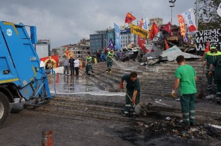 Taksim güne sakin başladı