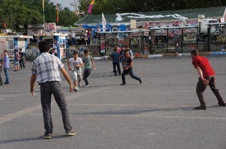 Taksim güne sakin başladı