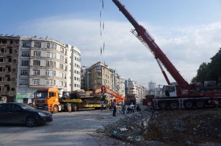 Taksim Meydanı araç ve yaya trafiğine kapatıldı