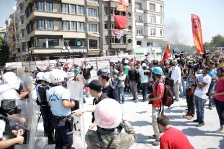 Taksim Meydanı'nda gerginlik sürüyor