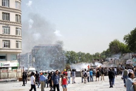 Taksim Meydanı'nda gerginlik sürüyor