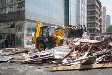 Taksim Meydanı'nda gerginlik sürüyor