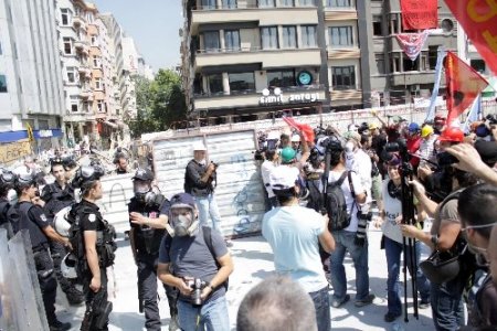 Taksim Meydanı'nda gerginlik sürüyor