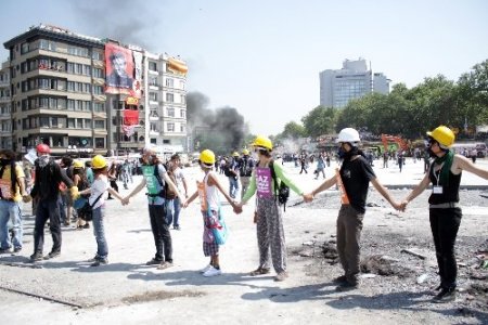 Taksim Meydanı'nda gerginlik sürüyor