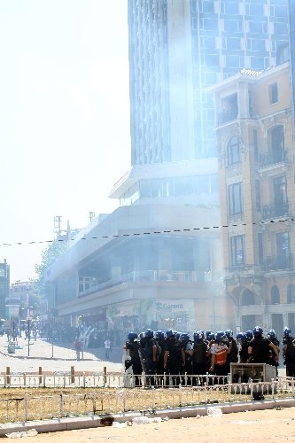 Taksim Meydanı'nda gerginlik sürüyor