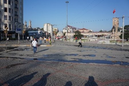 Taksim yaya trafiğine açıldı