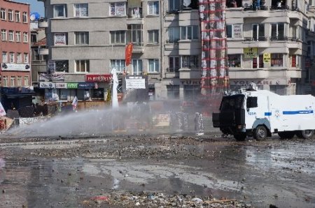 Taksim'deki gerginlik sürüyor