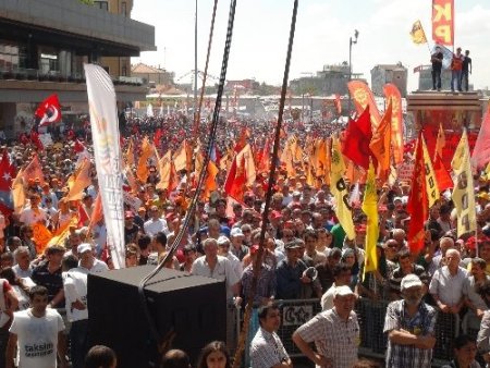 Taksim'deki mitingde gerginlik